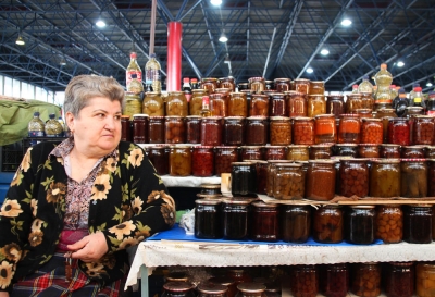 Verkäuferin, Yerewan, Armenien