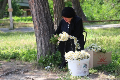 Blumenverkäuferin, Mzcheta, Georgien