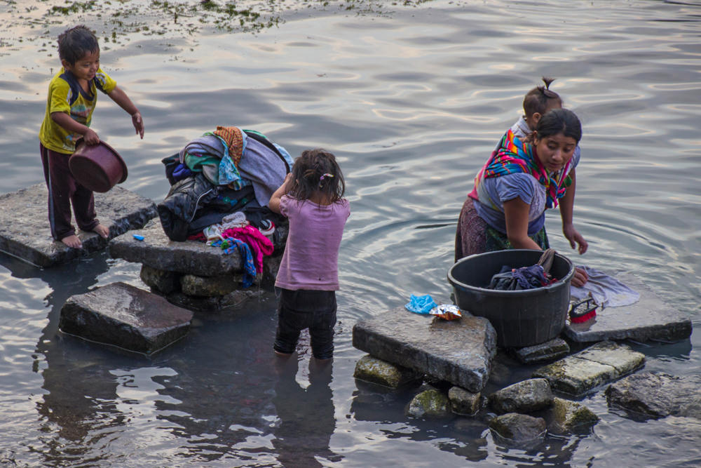 Wäscherinnen, Lago Atitlán, Guatemala